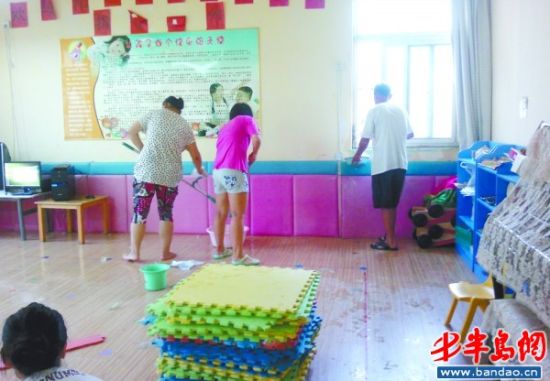 融合幼儿园教室逢雨必漏孩子被迫停课(图)
