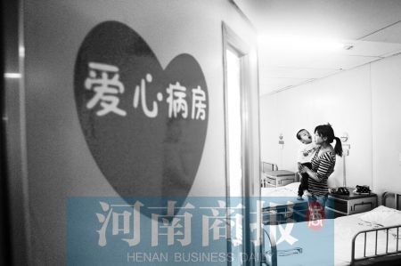 别人大声喊他的名字宝宝从不扭头