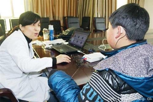 如皋市残联为28名听障残疾人免费配置助听器
